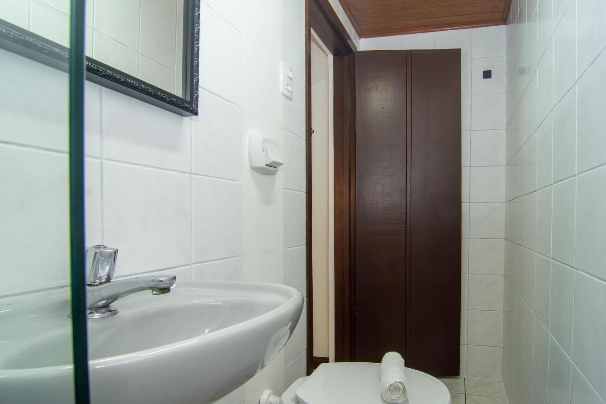 Casa Praiana Poucos Passos Do Mar, Santinho Ab9757 *